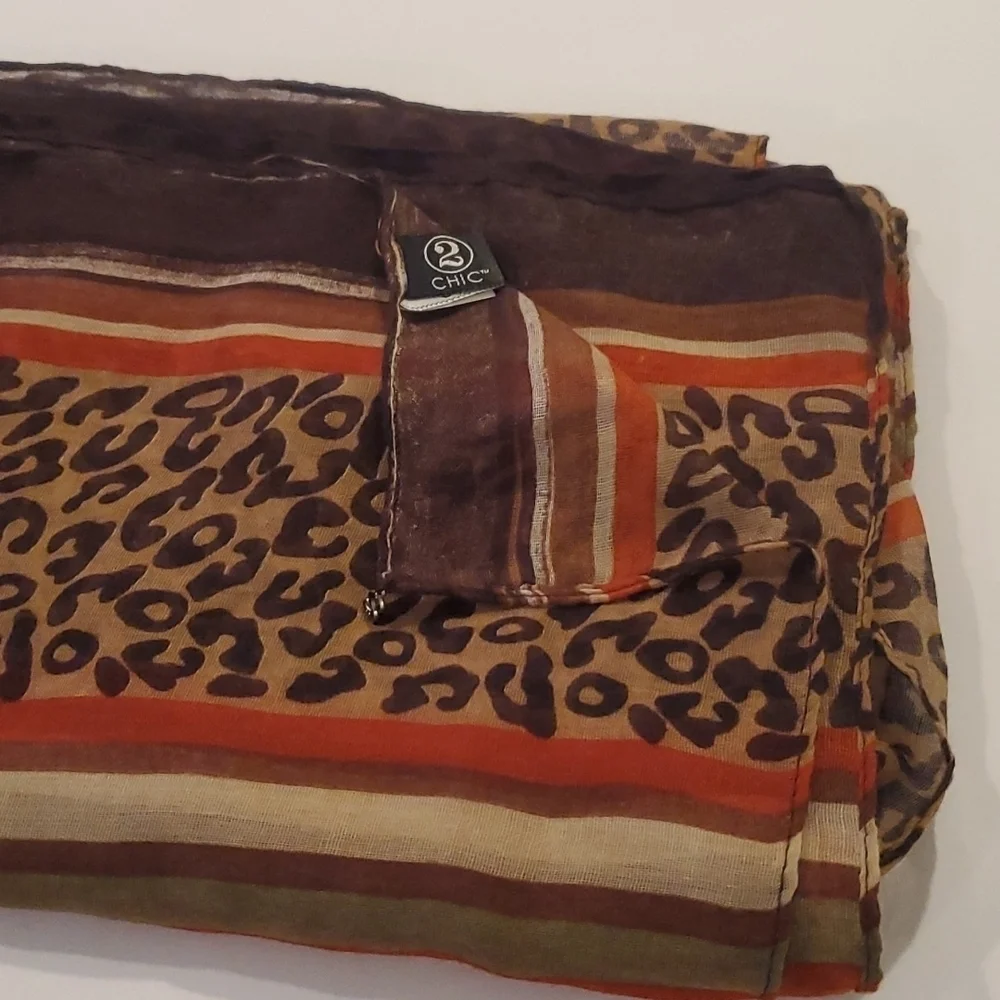 2 Chic Cheetah Print Oblong Scarf